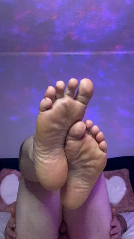 Worship my π¦Ά and count the wrinkles in my soles π¦Ά