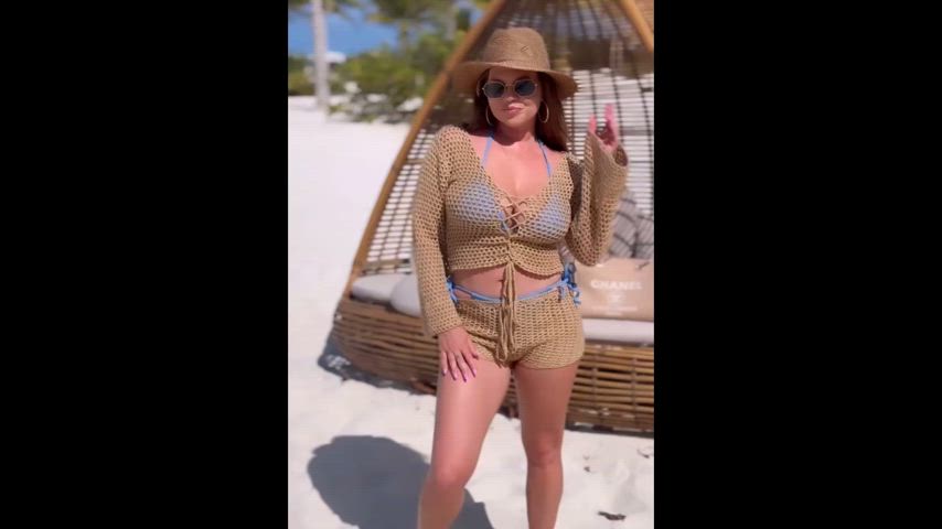 big tits bikini blonde booty celebrity milf pawg thick clip