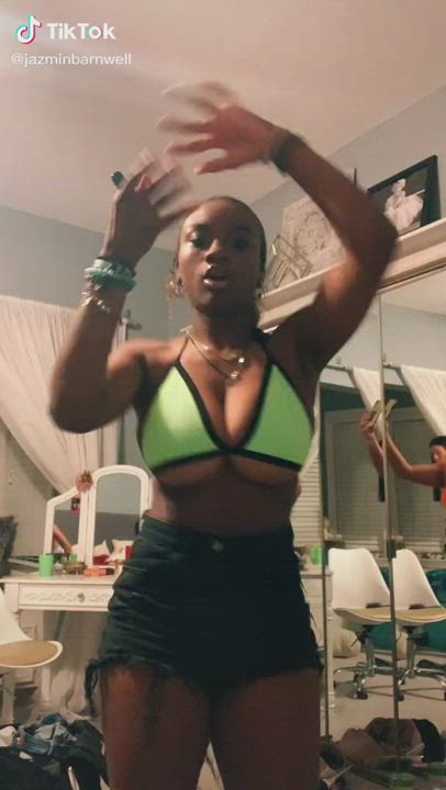 Big Tits Ebony TikTok Underboob clip
