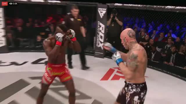 Colin Fletcher comes from behind a bit and gets and arm bar at BAMMA34