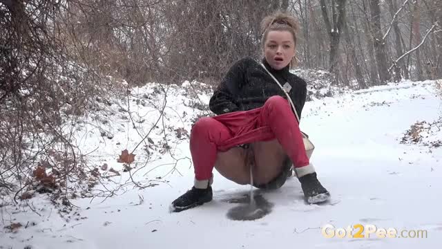 Gorgeous Dafne relieving her pee desperation in the cold snow - Watch the full scene