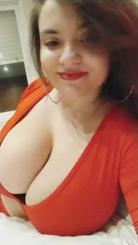 Cleavage Huge Tits Solo clip