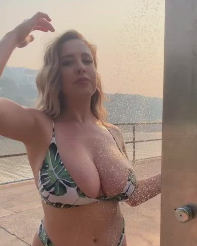 beach big tits bikini onlyfans public shower tiktok r/tiktits clip