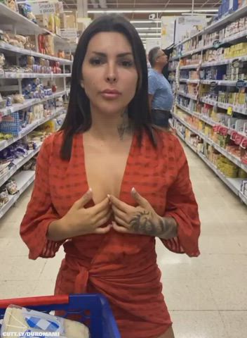 beautiful tits 🥵 supermarket