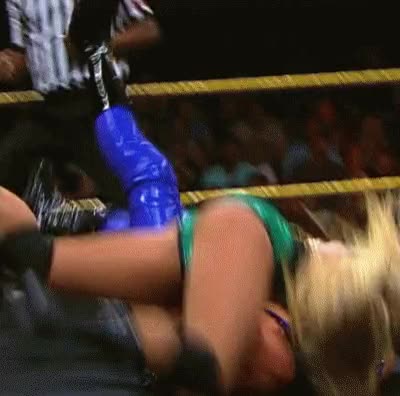 Emma Booty Jiggle