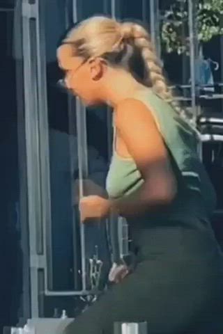 boobs bouncing bouncing tits celebrity jiggling tits clip