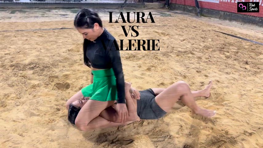 Valeria vs Laura (sand tournament - semi-finals) - kinksports.com/Laura - kinksports.com/valerie