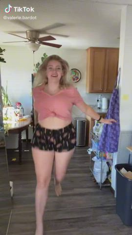 Bouncing Tits Braless Glasses Non-nude TikTok clip