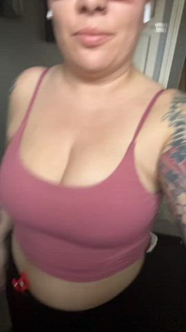 A little workout while hubby is out. Care to help me keep these tits bouncing?
