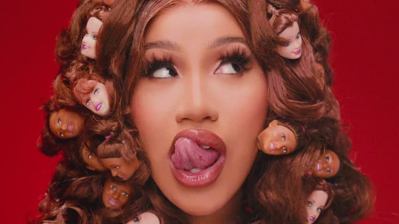 Cardi B making out with girls