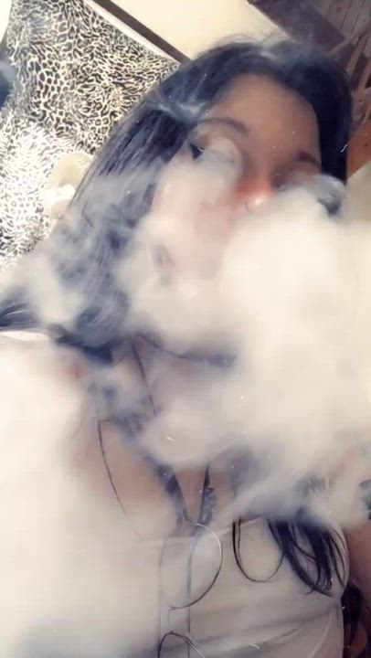 Smoking Thick White Girl clip