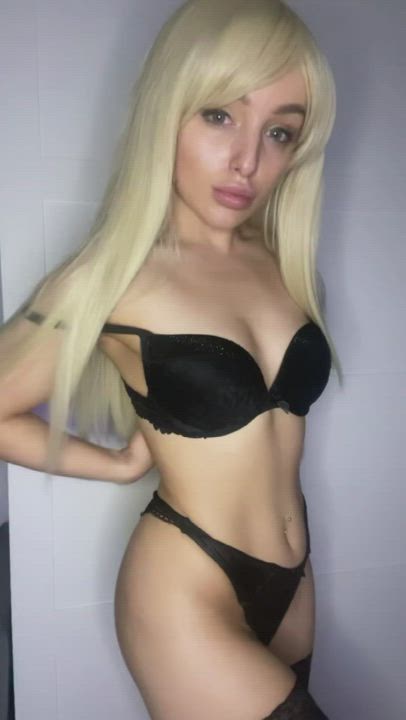 If at least one guy wants to see me strip more often, I'll celebrate and fuck myself💕