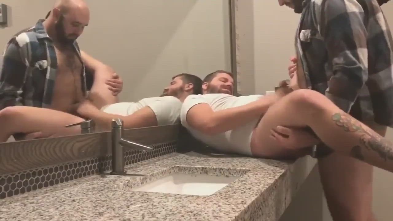 Meanwhile in the men’s room [Not OC]