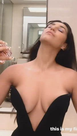 Radhika Seth hottest cleavage show ever🔥🔥 wait for her bouncy Juggs🍑🍑🥵
