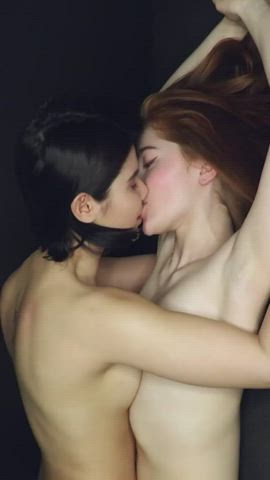 french kissing kissing lesbian clip