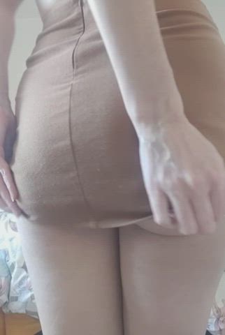 Teasing my Daddy with cheeky videos 🍑