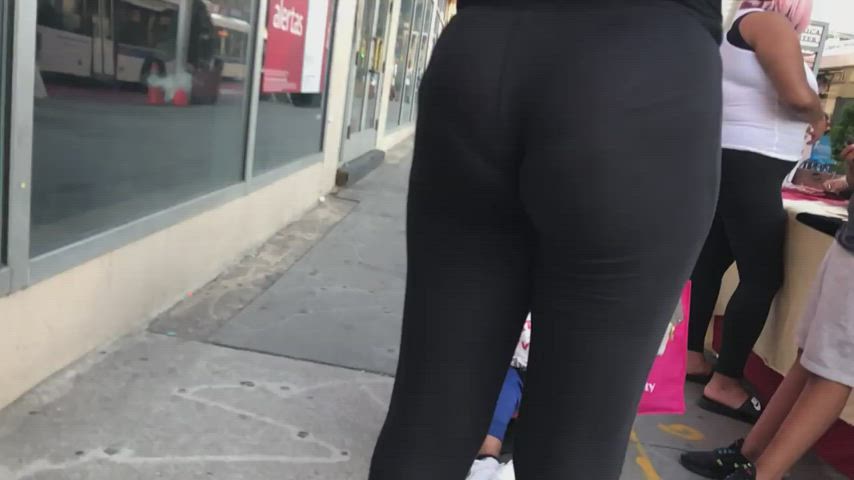Candid Tight Ass White Girl clip