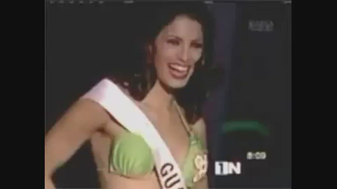 Miss venezuela accidentally untied her bikini bottom