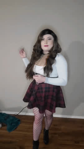 hehe I feel so cute in the skirt watch me spin!