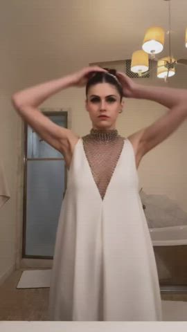 alexandra daddario big tits cleavage clip