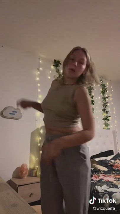 dancing with her ass
