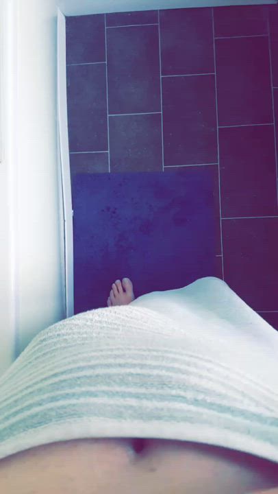 Towel drop 🛀 🍆 [29🇬🇧]