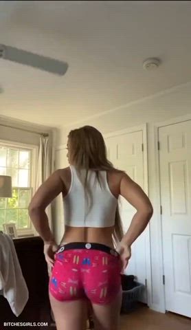 mandy rose ass jiggling is a slice of awesome
