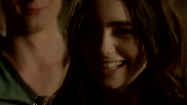 Lily Collins Like a Boss (Amazing Video)