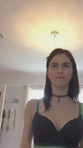 Hot girl without bra + full vid in the comments