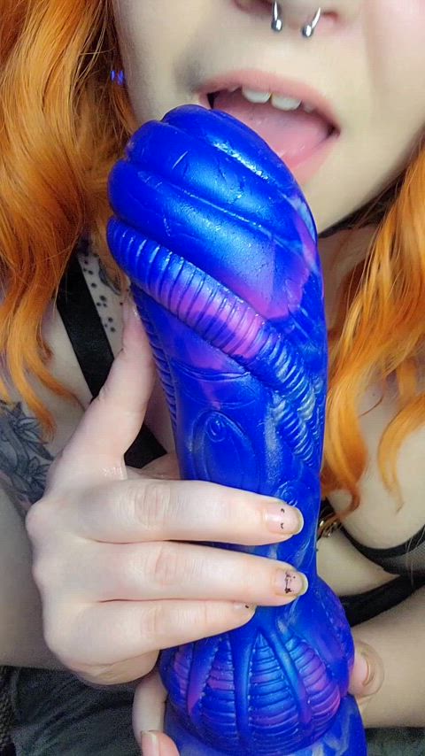 licking piercing toy clip