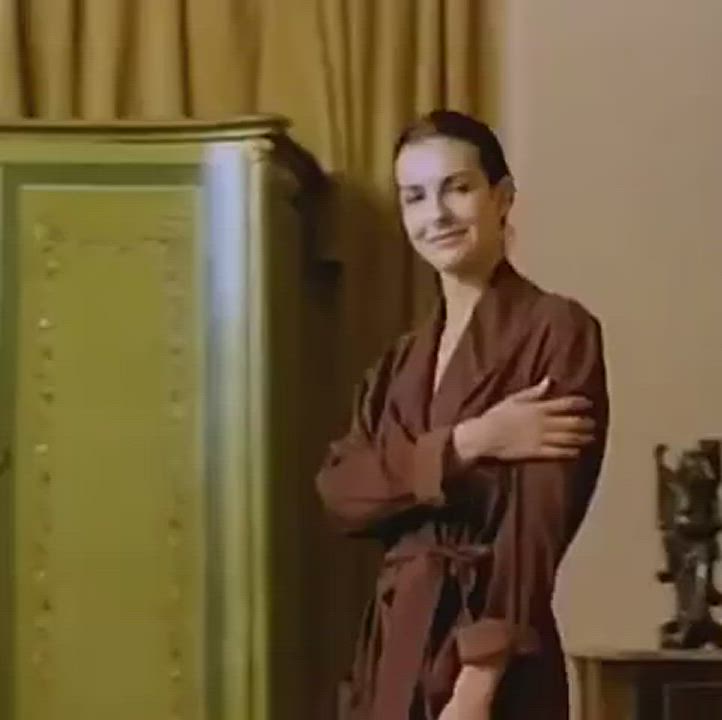 Carole Bouquet -- Il cappotto di Astrakan (1980)