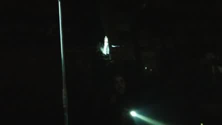 Grausame Tochter: pretty clear shot of a stage piss. Full video in comments