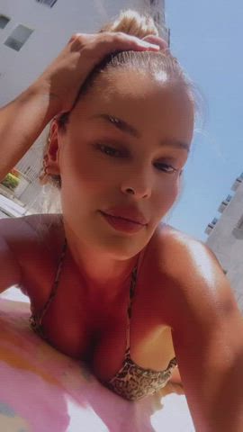ass bikini blonde brazilian celebrity cleavage tanned clip