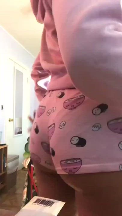 Cute ass jiggle