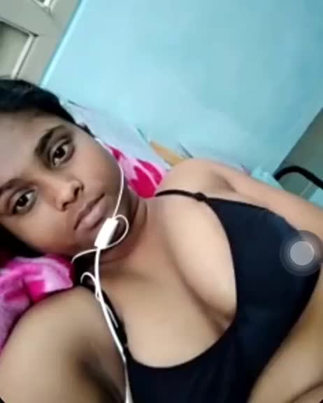 Mallu college girl showing 🫰
