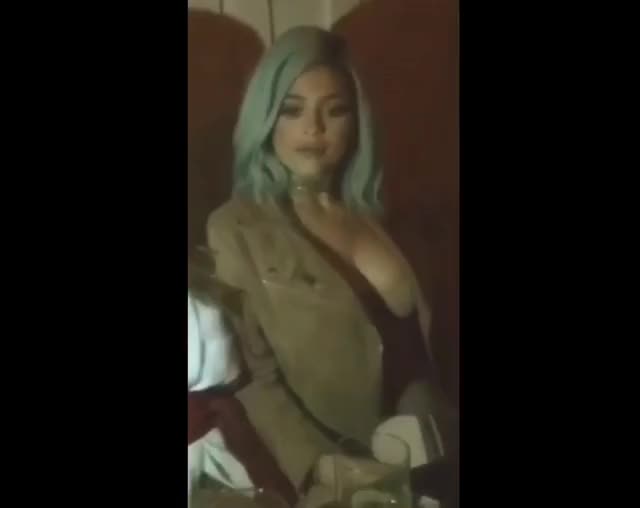 Kylie Jenner clip