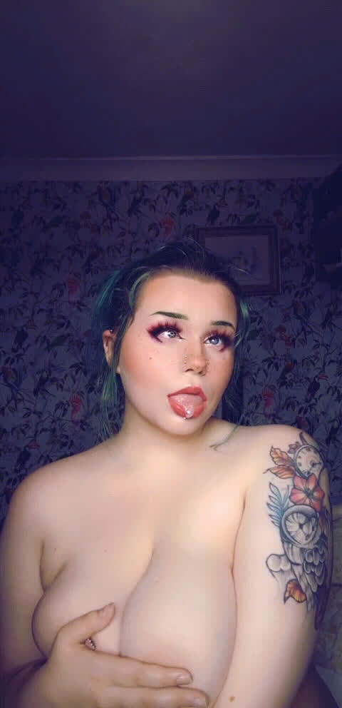 ahegao alt curvy egirl emo huge tits non-nude pale tattoo tongue fetish clip