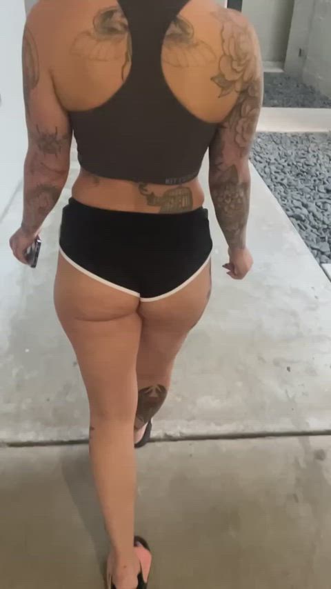 Tatted cuties ass in slow motion