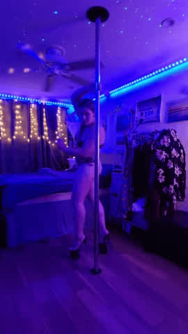 ass candid dancing high heels pole dance clip