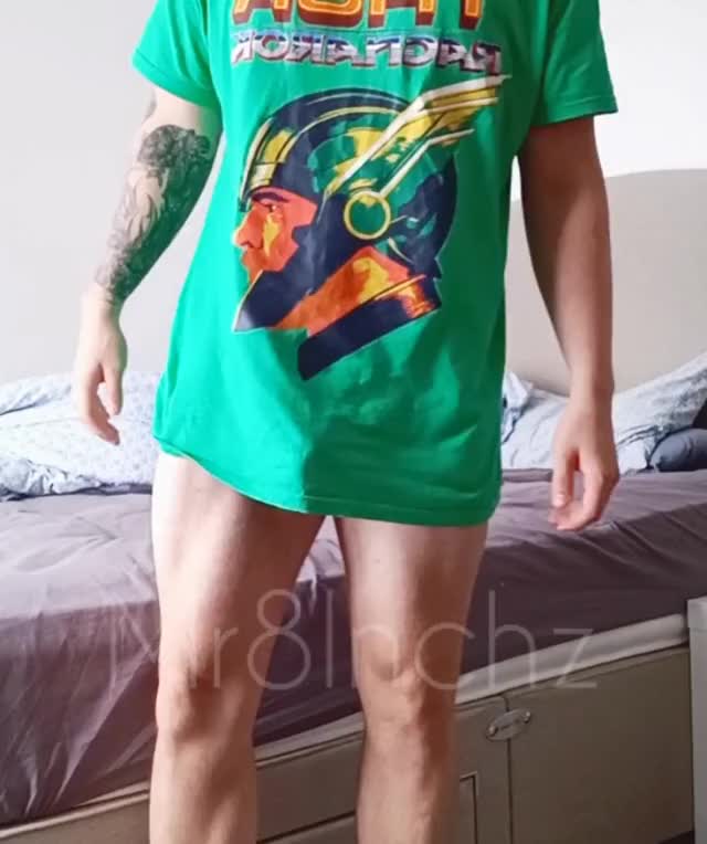 Leg Showoff with Bulge