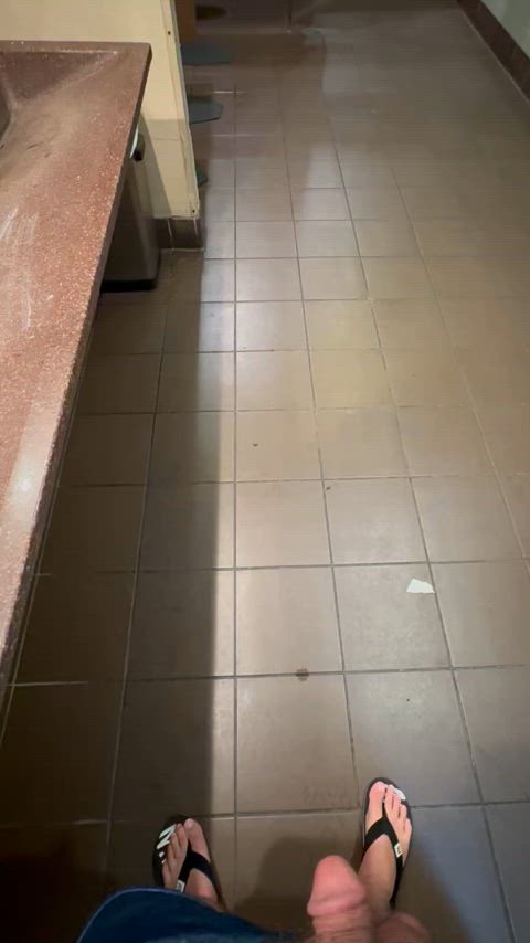 Quick Floor Piss