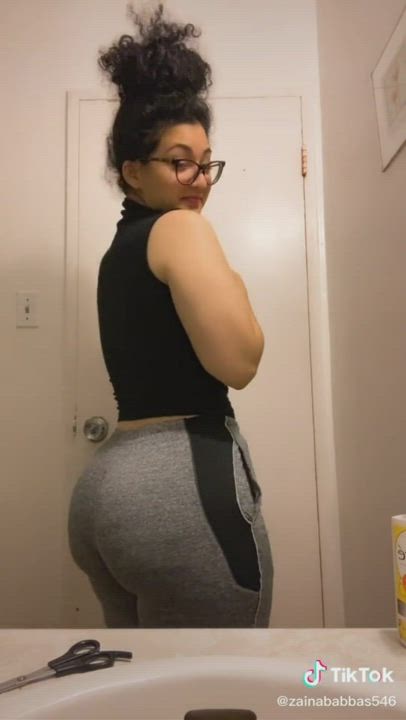 Holy shit. So fucking thick