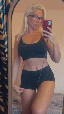 How do i look in this black set?