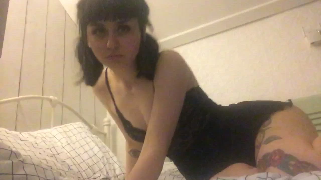 8 mins anal play with NO paywall pinned 🖤 daily uploads 🖤 full nudity 🖤