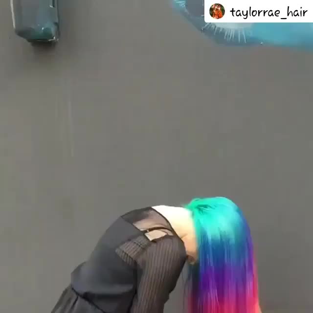 Color sweet hair flip