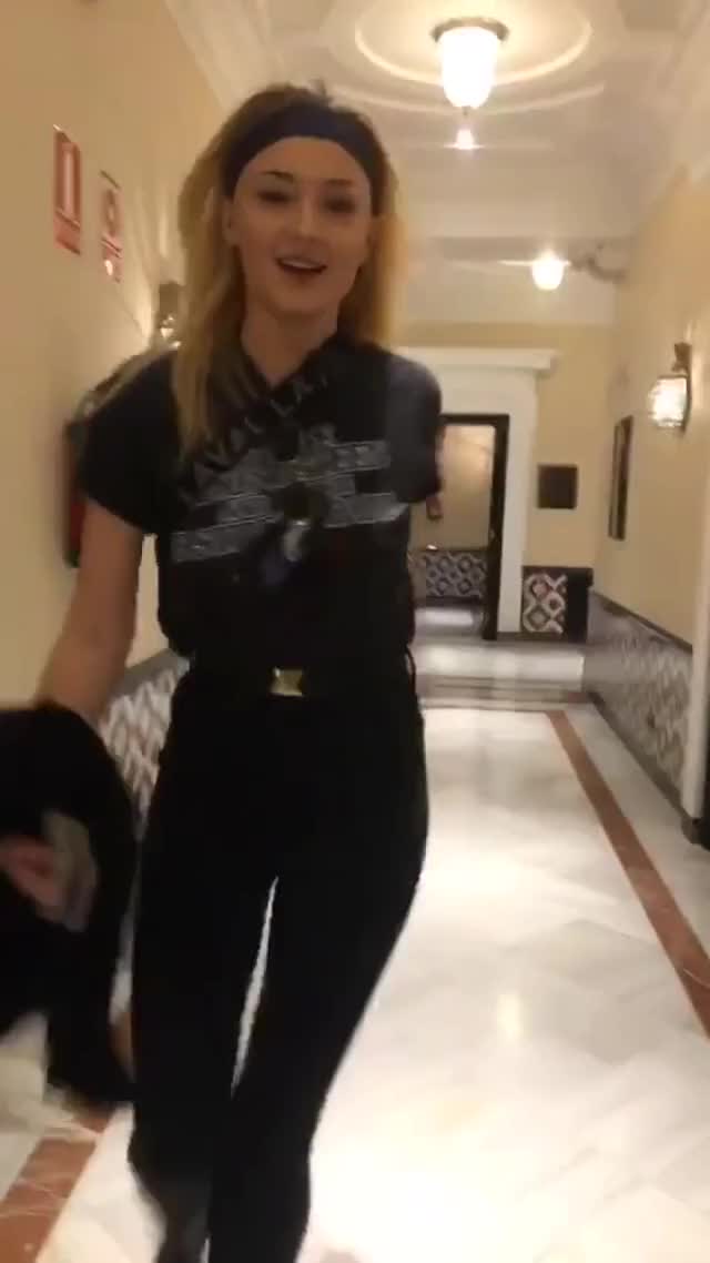 Sophie Turner presenting her hot ass