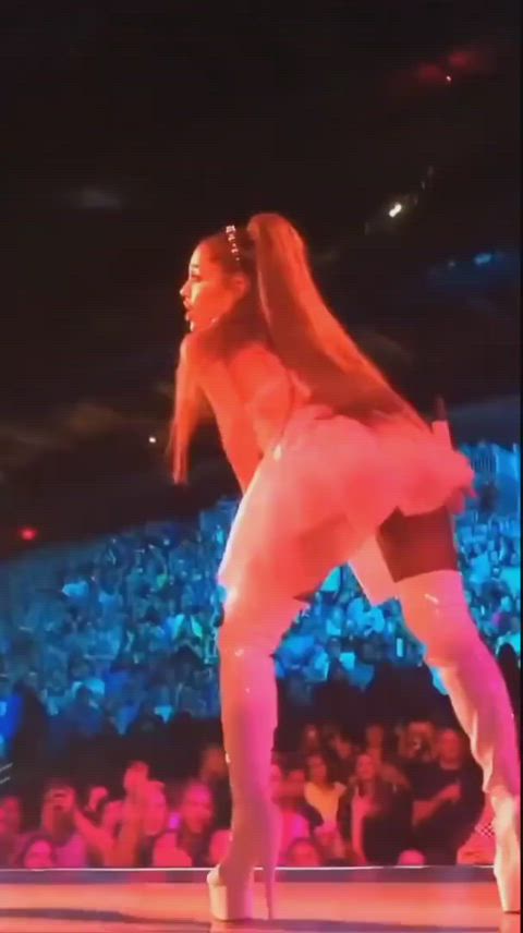 Wish Ariana would do that while my face is between her cute little ass cheeks 🤤