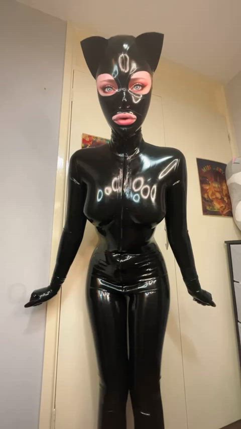 I’m your latex sex doll