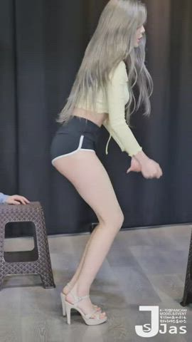 ass dancing korean tease clip