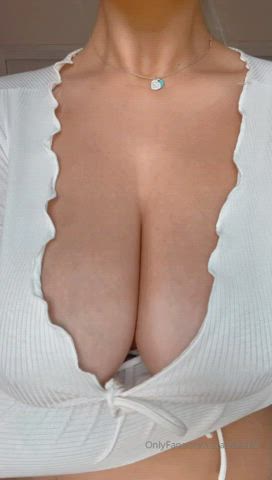 big tits jiggling tits clip